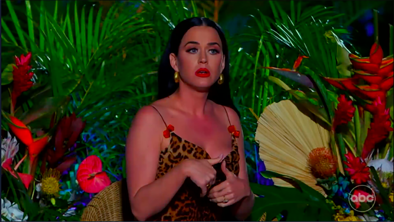 Katy Perry Is Booed On American Idol For The First Time For This Critique Entertainment Tonight 